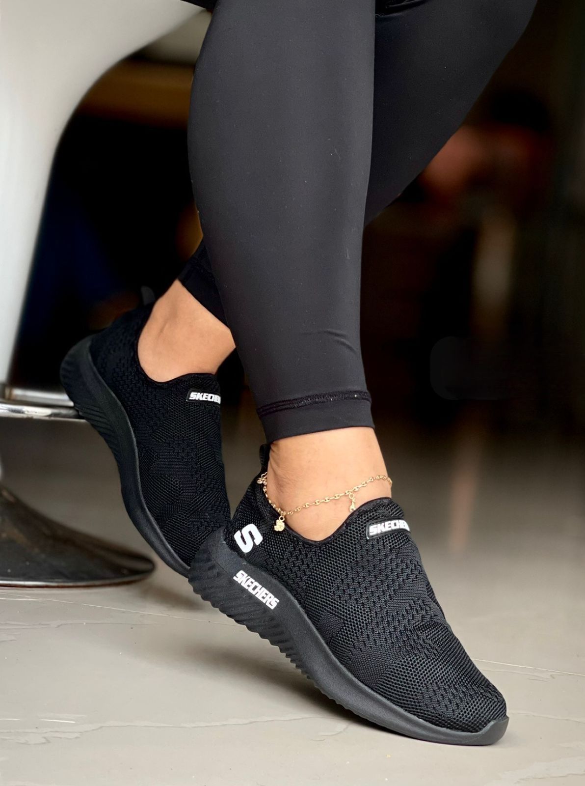 Tenis CityMesh Flux: Camina liviana, luce brutal con tu parche.