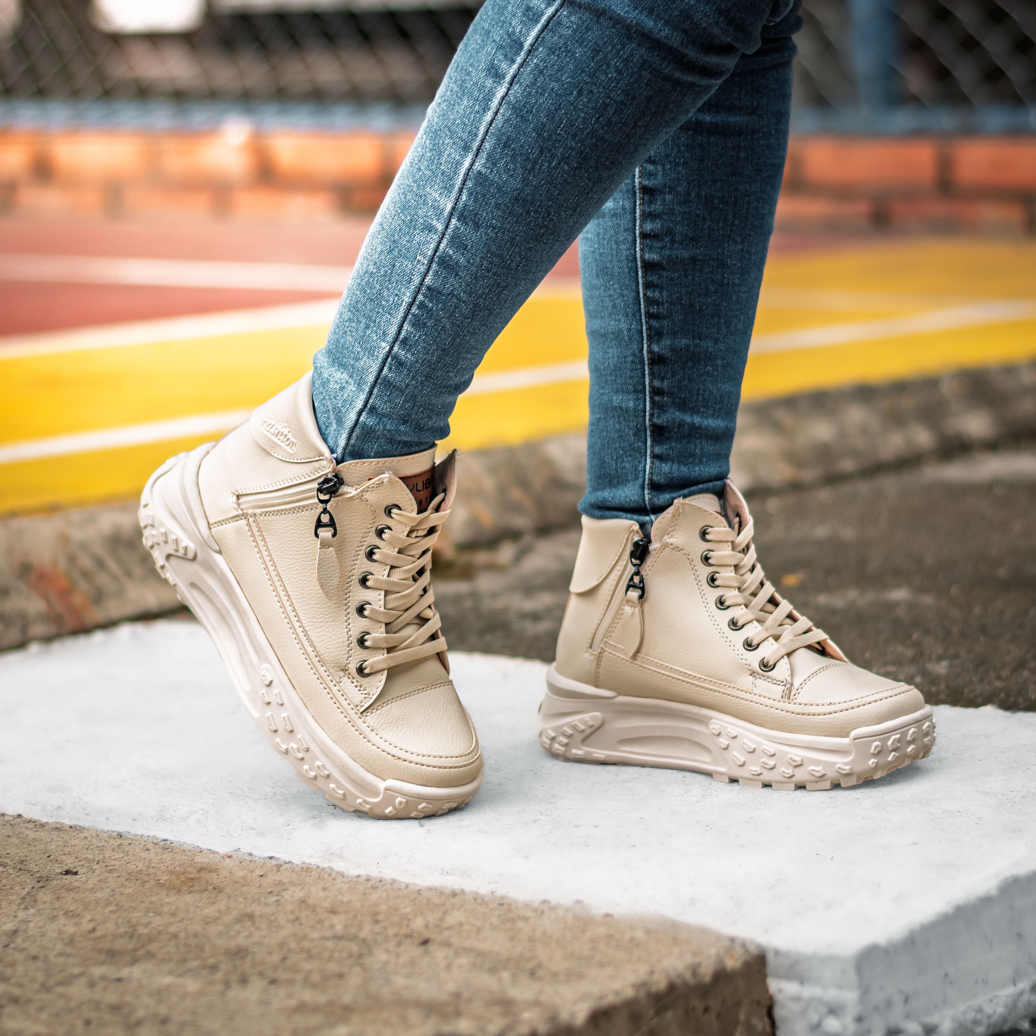 Bota Titan Rise – Conquista tu parche con flow urbano.