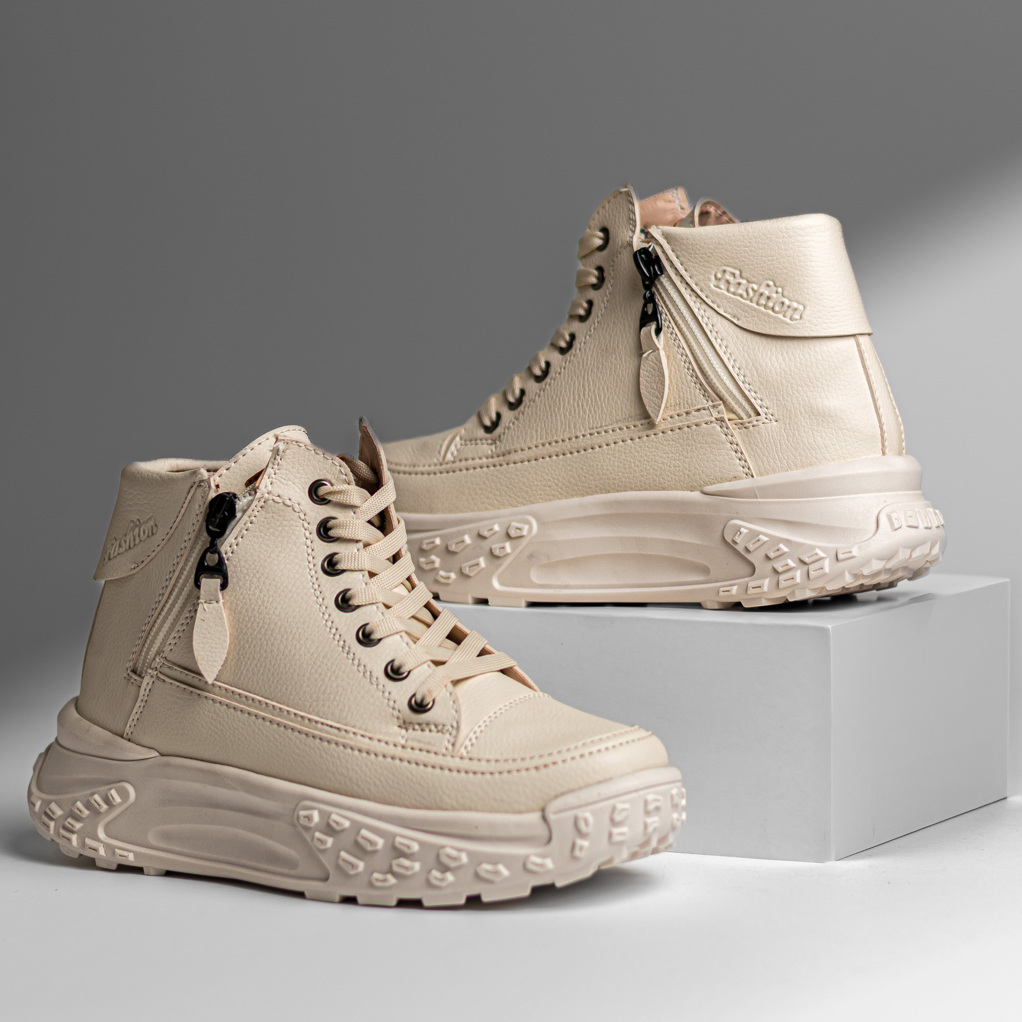 Bota Titan Rise – Conquista tu parche con flow urbano.