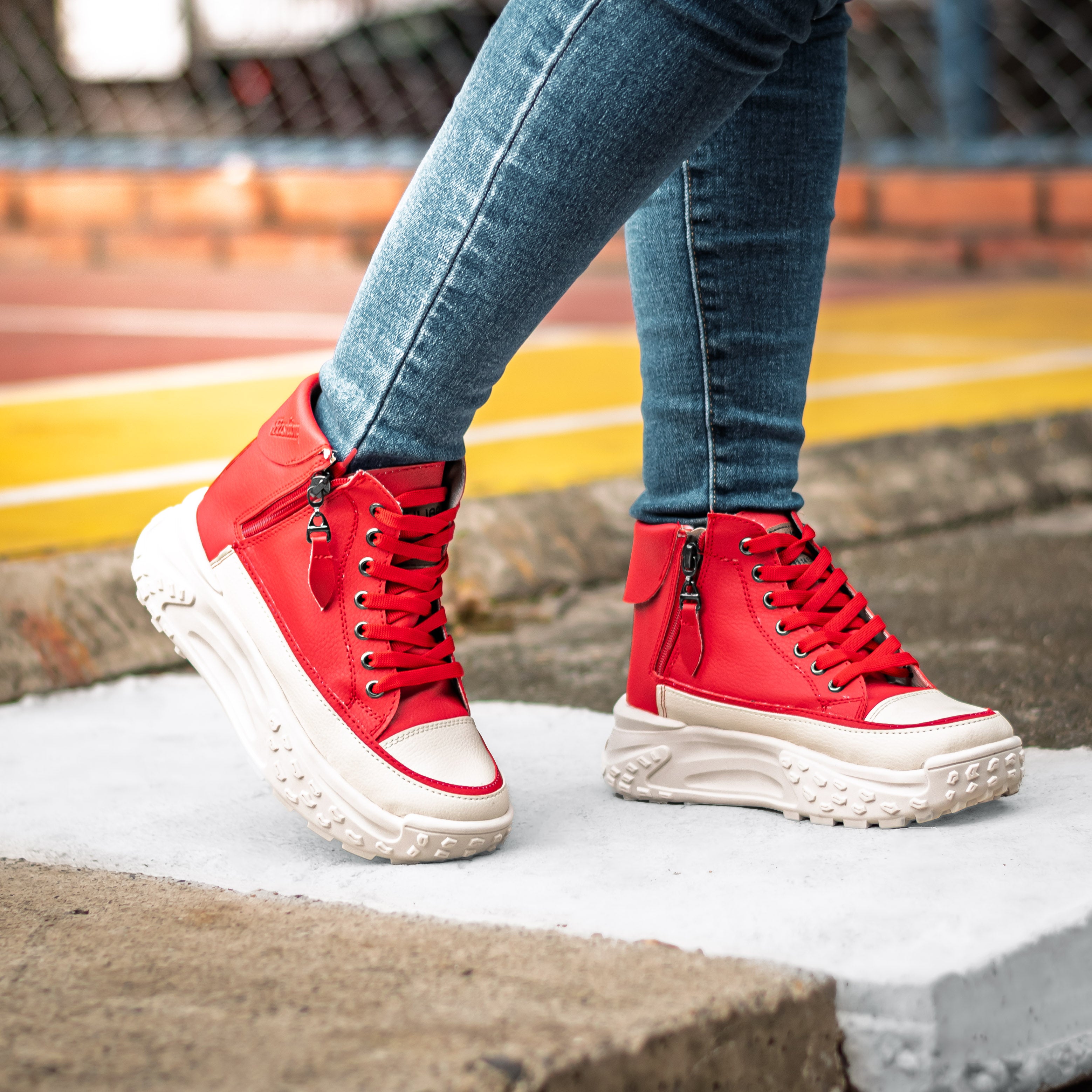 Bota Titan Rise – Conquista tu parche con flow urbano.