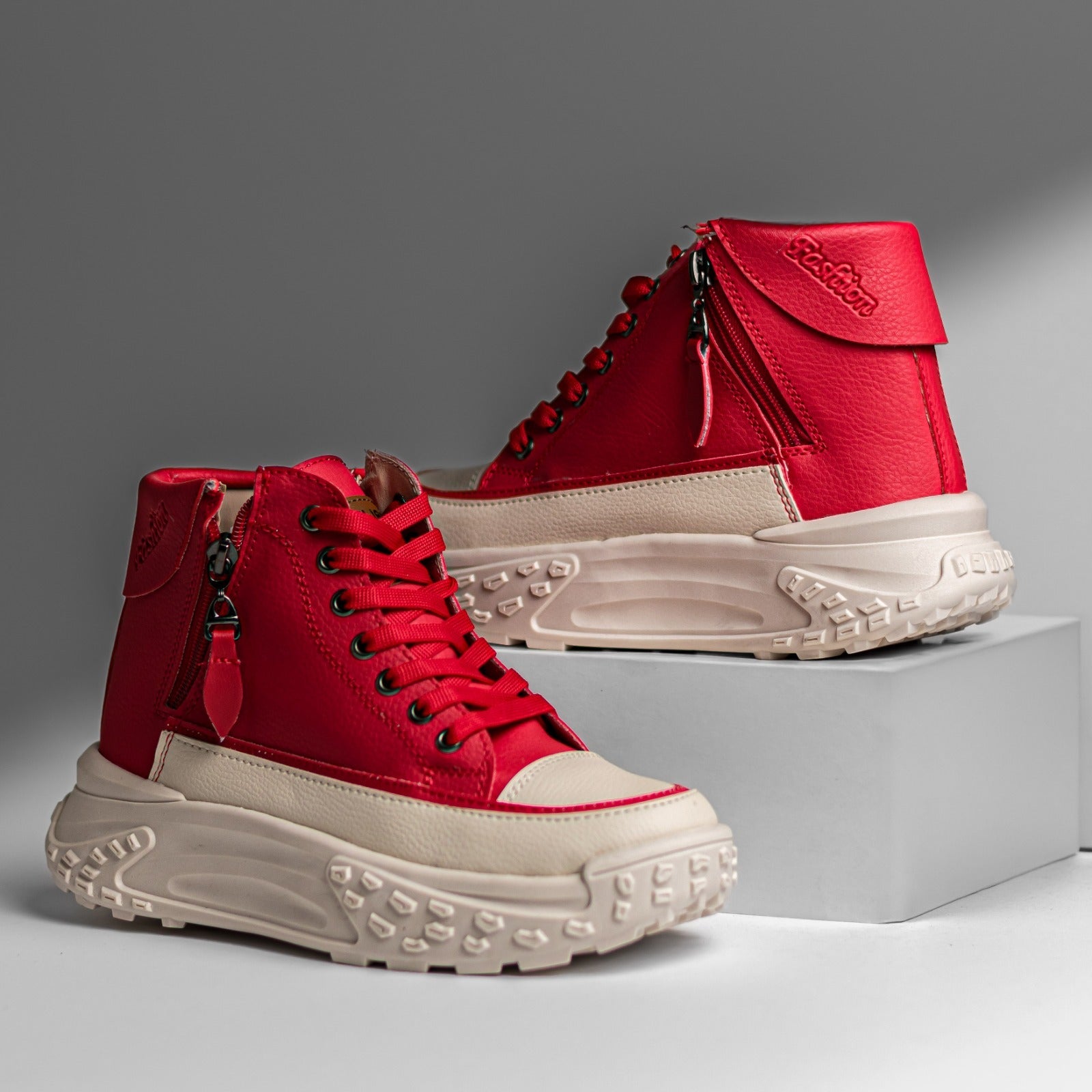Bota Titan Rise – Conquista tu parche con flow urbano.
