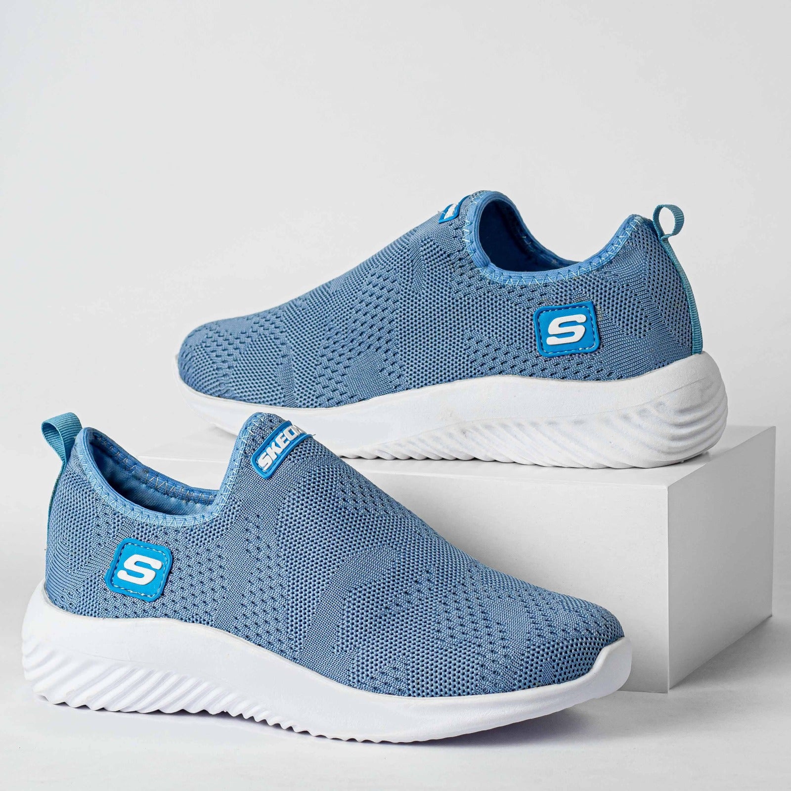 Tenis CityMesh Flux: Camina liviana, luce brutal con tu parche.