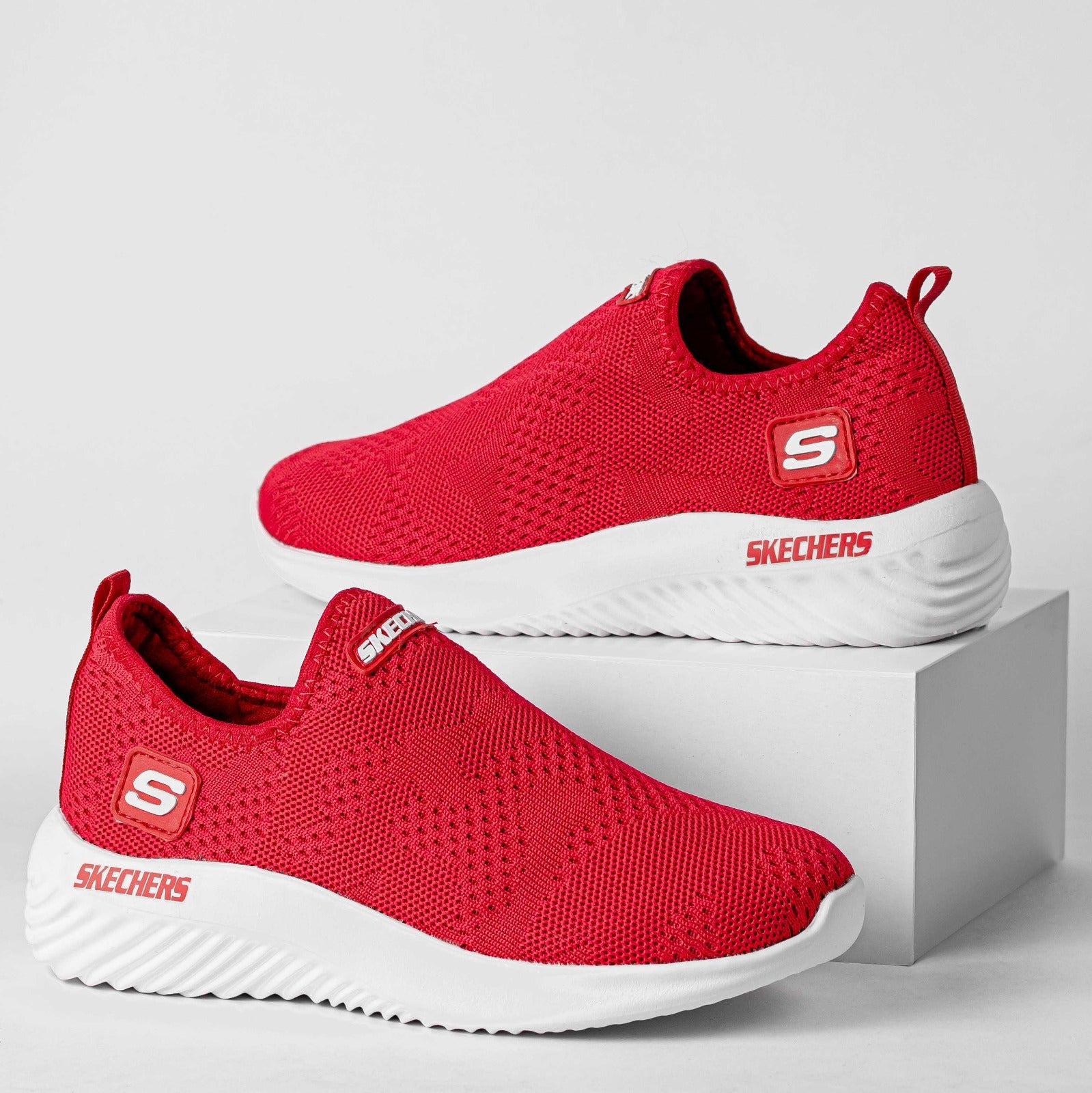 Tenis CityMesh Flux: Camina liviana, luce brutal con tu parche.