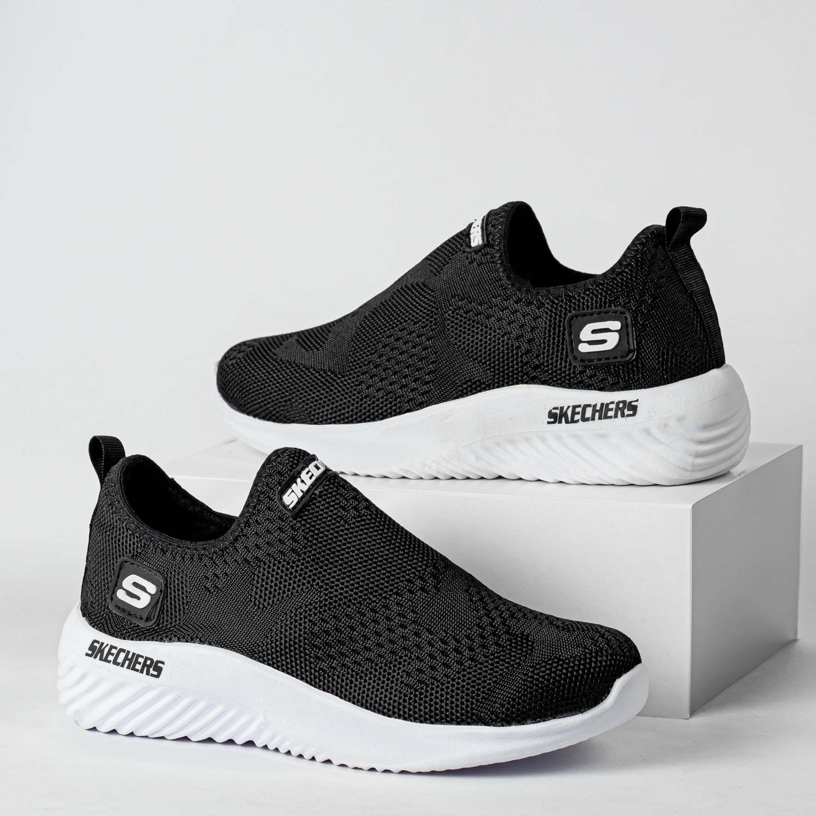 Tenis CityMesh Flux: Camina liviana, luce brutal con tu parche.